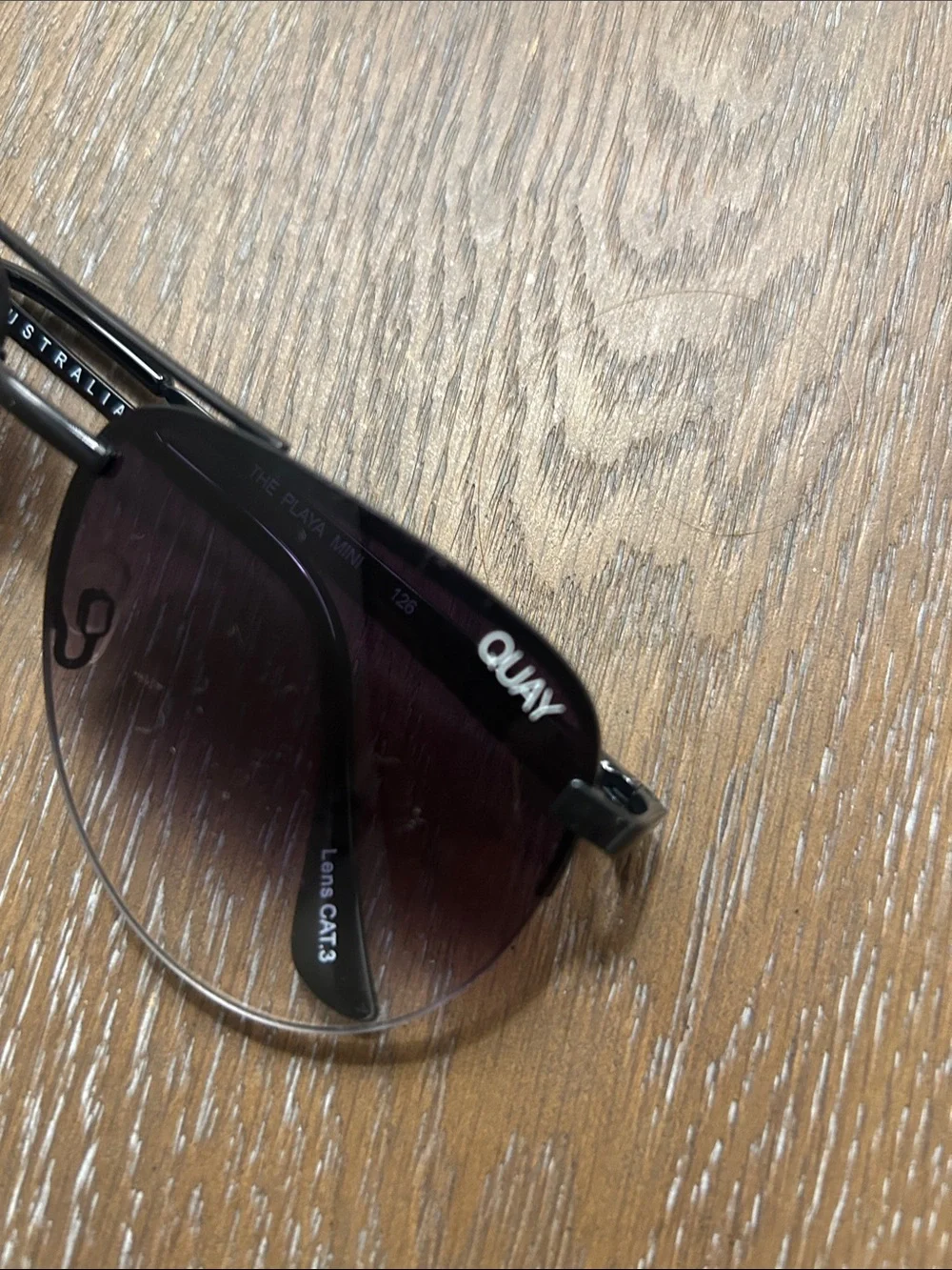 QUAY SUN GLASSES